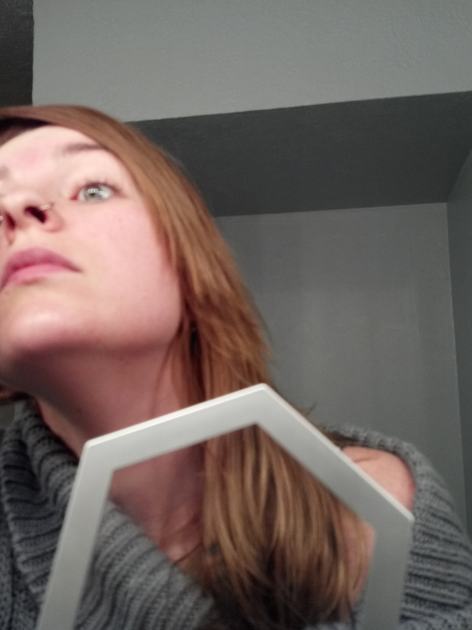 7 pm. Putting on makeup, getting ready to go out to Lee Harvey's. Yeah, I look crazy, and you can't tell what I'm doing. 