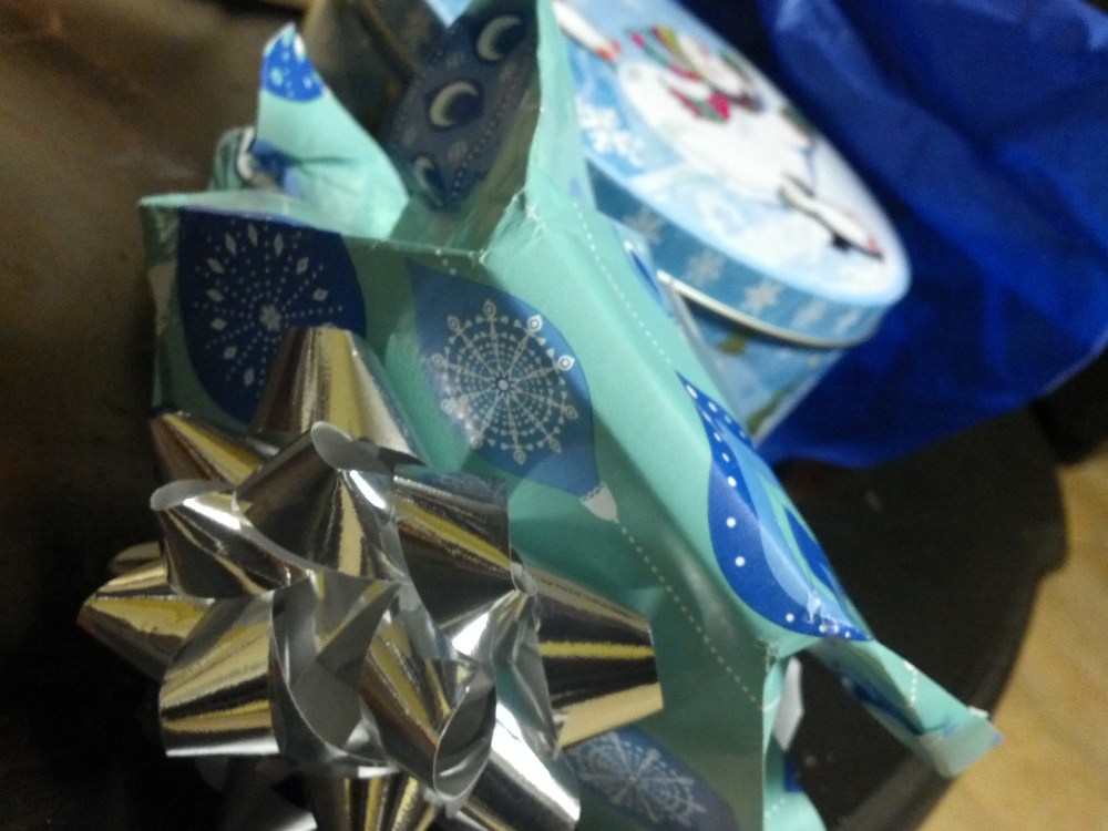 8 pm. Opening presents with Brandon and Tiffany. Shortly there after we depart for Lee Harvey's.