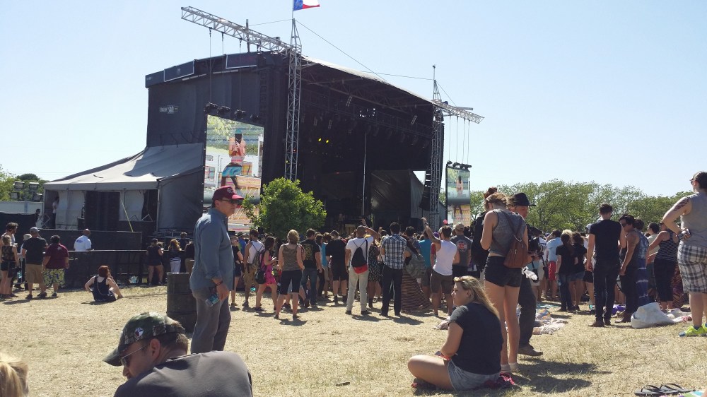 21 Pilots puts on the appropriate ski mask.